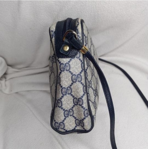 Authentic Vintage Gucci GG Monogram Supreme Camera Crossbody Bag - Picture 5 of 12